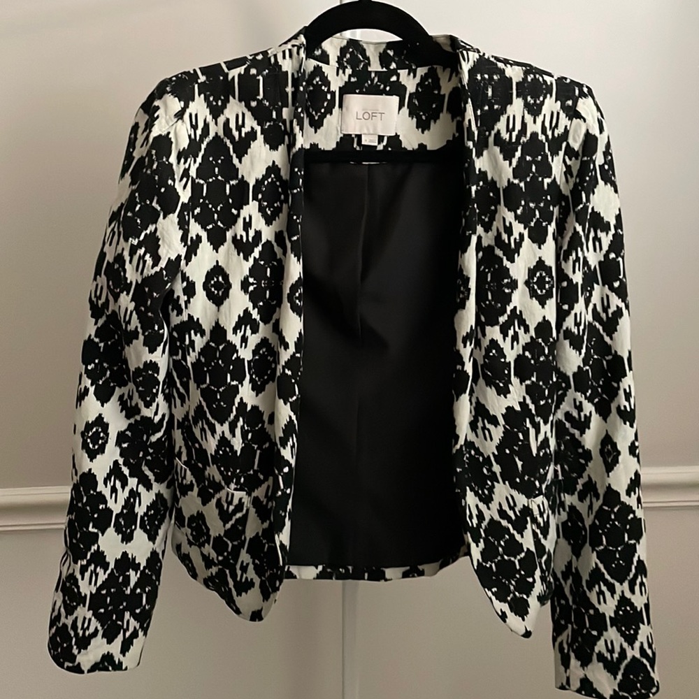 Lightweight Printed LOFT Collarless Blazer
